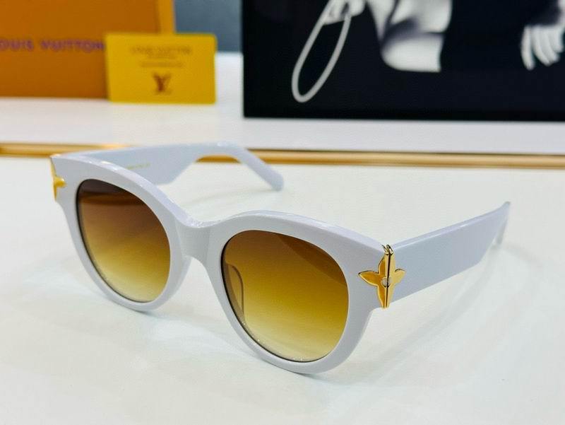 LV Sunglasses 495